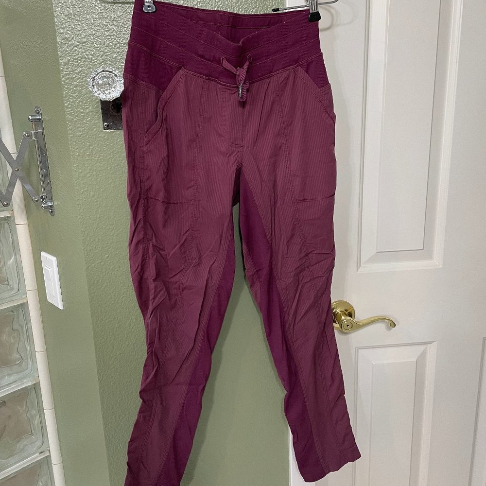 LULULEMON Pants, Size 4, Burgundy